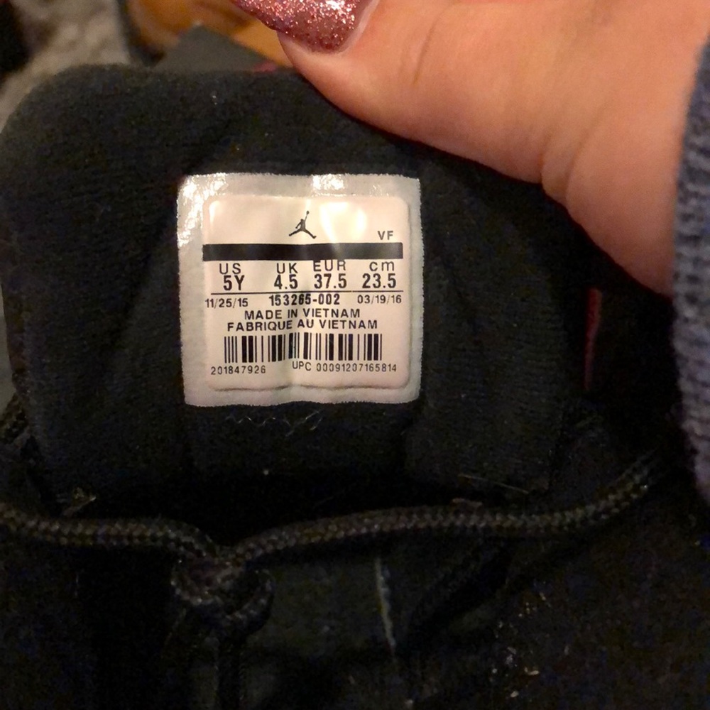 Used size 5Y Air Jordan 12 retro black/varsity red - Picture 6 of 8